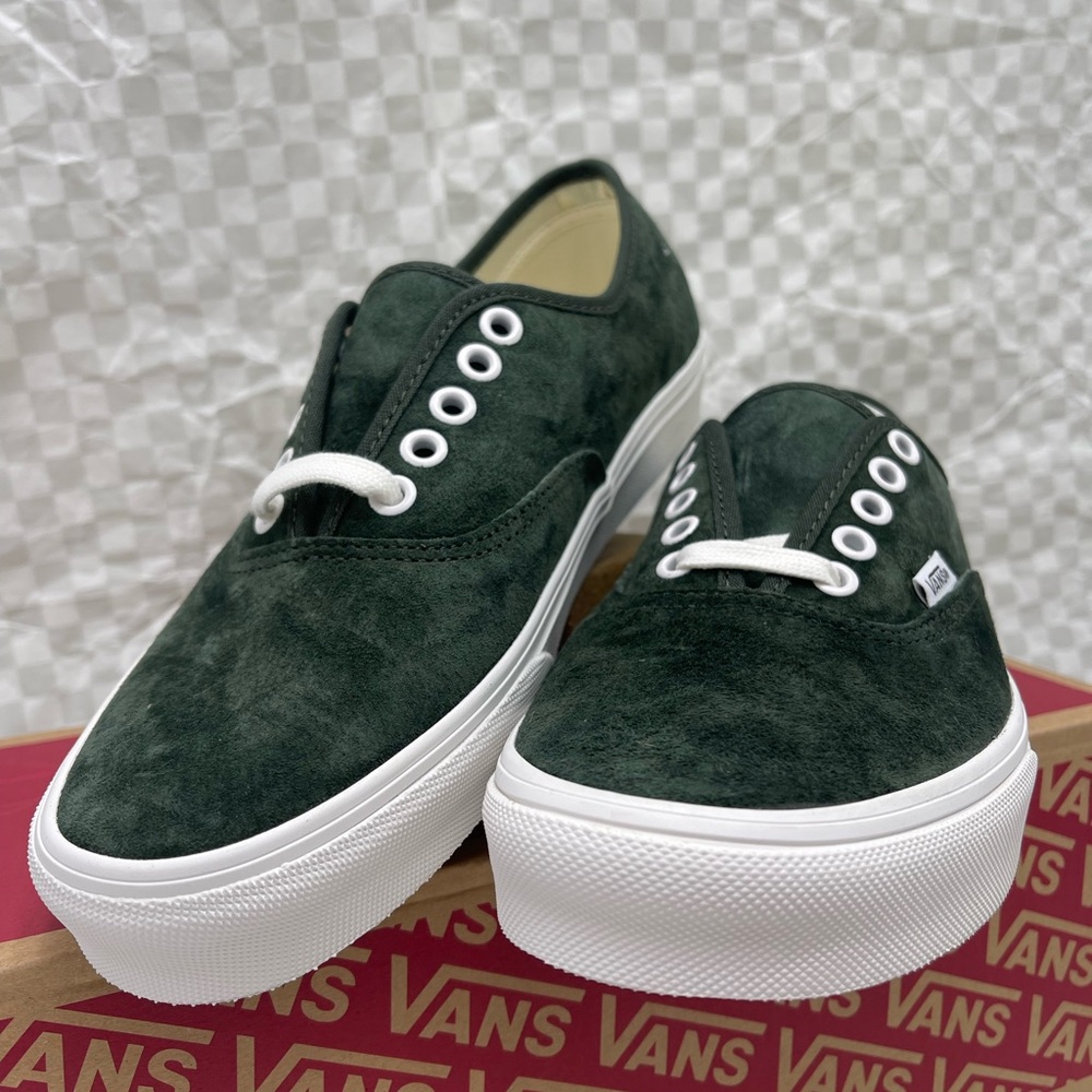 Vans Men’s Dark Green Suede Authentic
Pig Suede Dried Kelp
VN000D7YEMU Sneakers - Picture 8 of 16